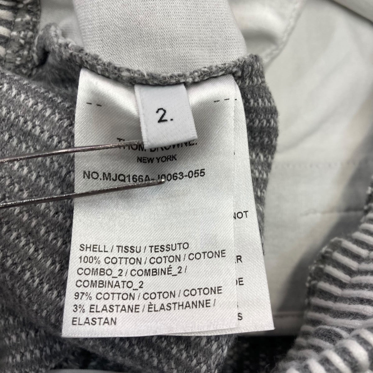 THOM BROWNE ジャケット　新品♪ハンガーとカバー付き Thom Browne(トム・ブラウン) テーラードジャケットNJU426A