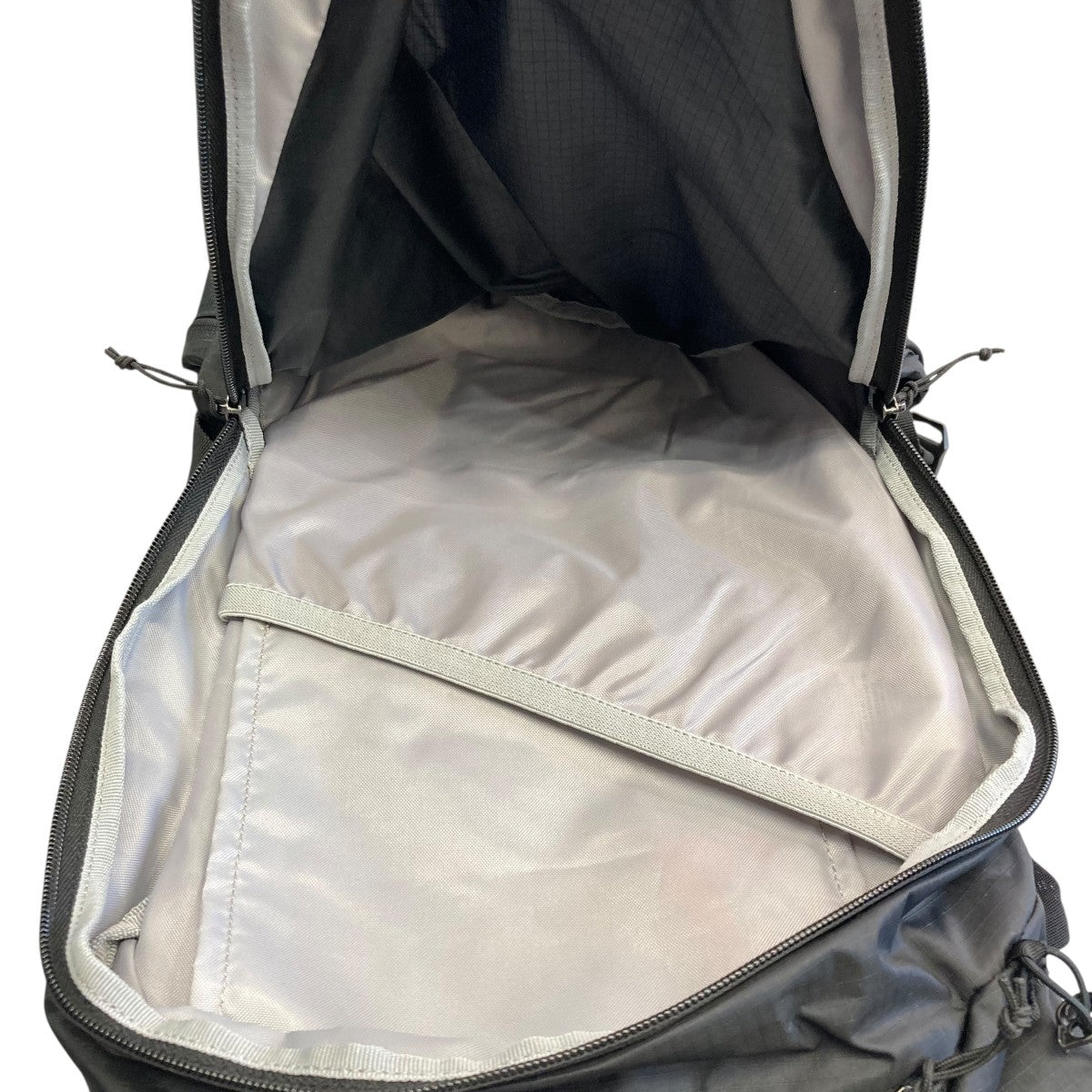 Salomon XT15 ブラック　美品 XT 15 / ユニセックス ハイキングバッグ LC2184300 BLACK