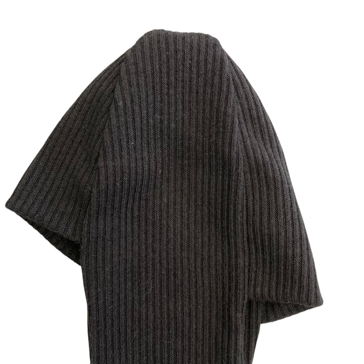 skirf with hand jewelryニット帽