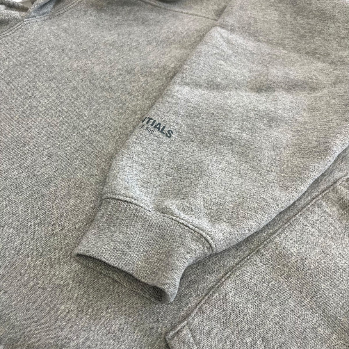 FOG ESSENTIALS プルオーバーフーディー 古着・中古-4枚目のアイテム画像