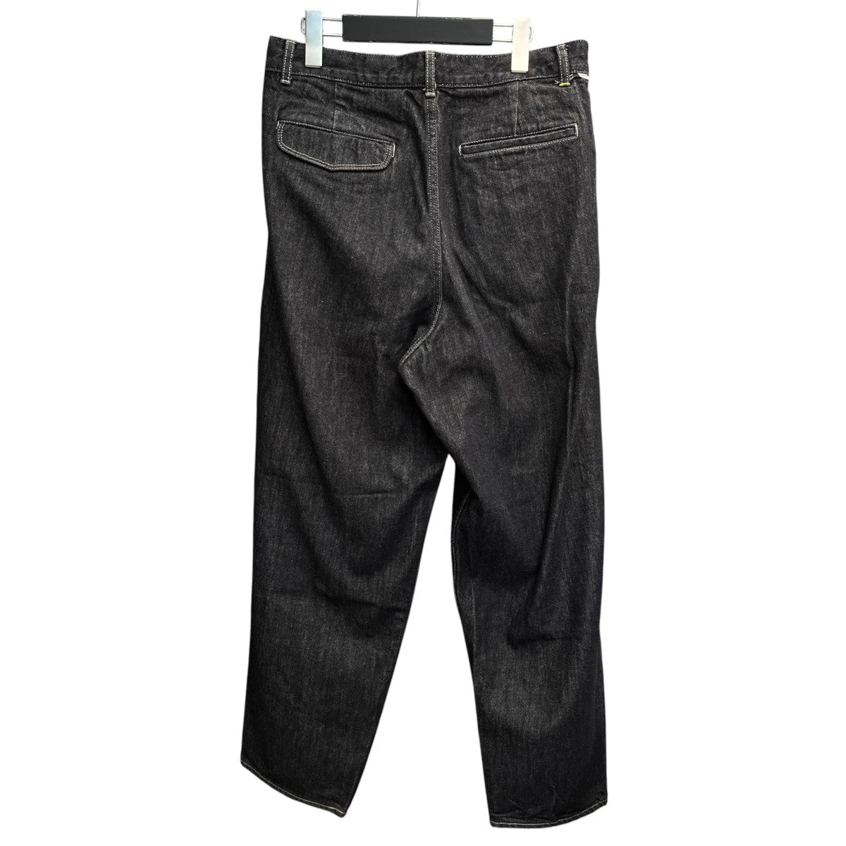 Colorfast Denim Two Tuck Tapered PantsデニムパンツGU242 40216B