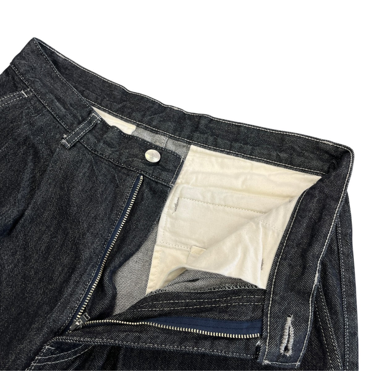 Colorfast Denim Two Tuck Tapered PantsデニムパンツGU242 40216B