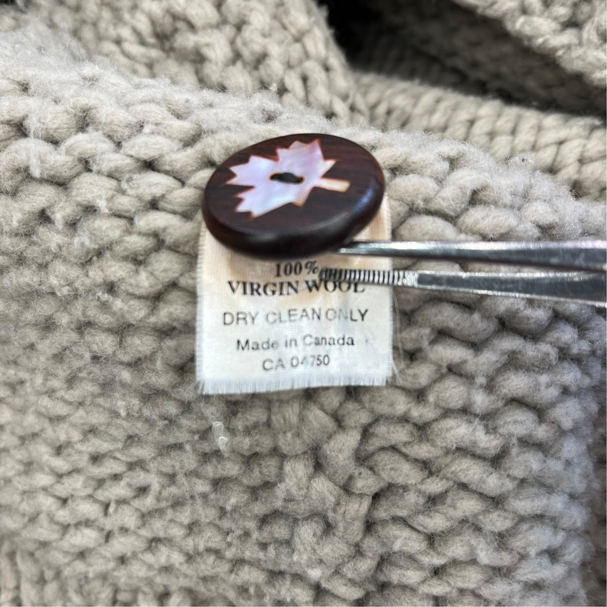 MADE IN CANADA VIRGIN WOOL厚手カーディガン