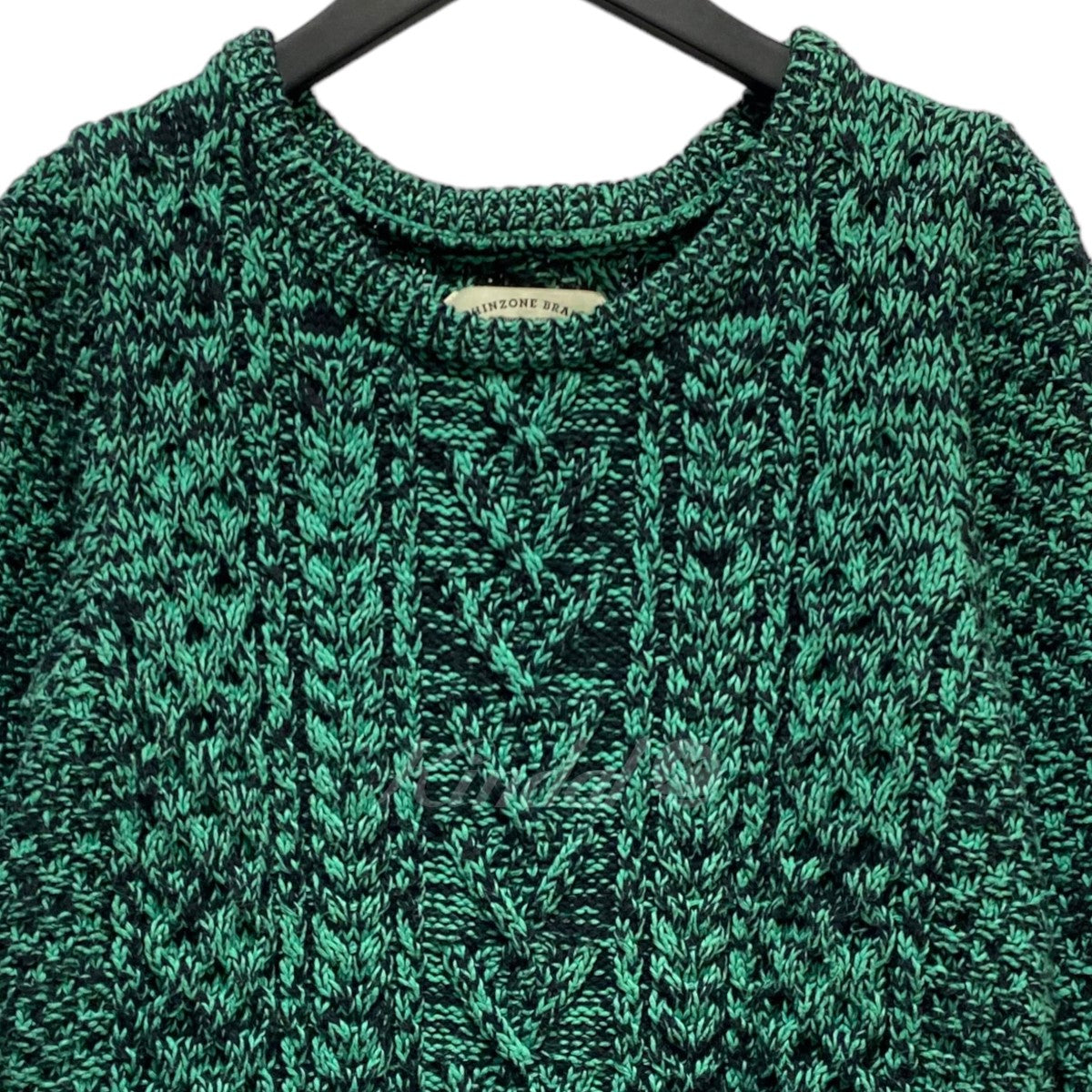 ケーブルニット