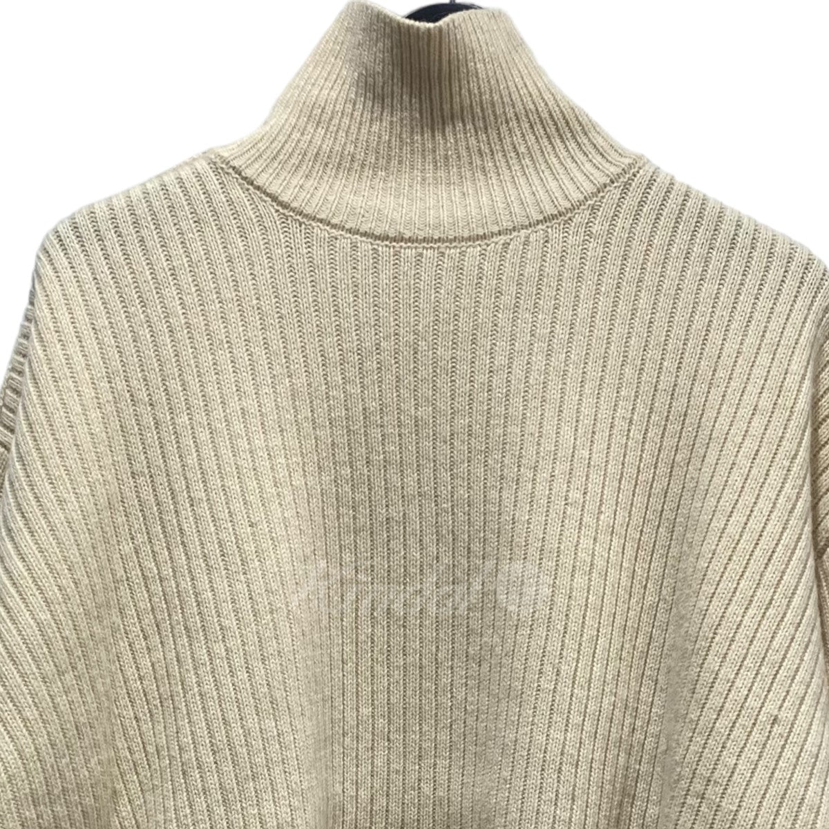 バックフリルタートルネックニット