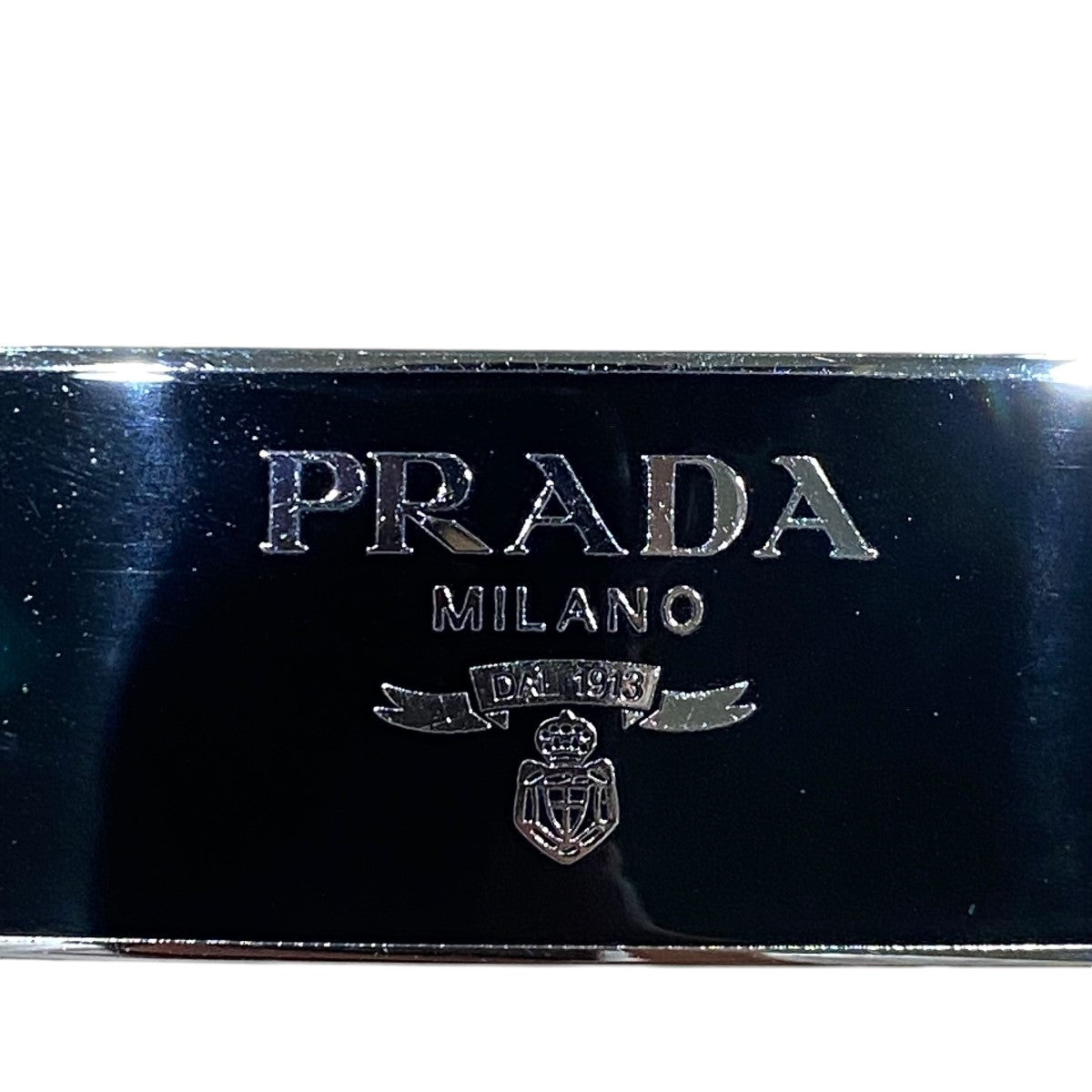 PRADA(プラダ) 1IF022 ロゴメタルプレートバレッタ ヘアクリップ ブラック｜【公式】カインドオルオンライン  ブランド古着・中古通販【kindal】