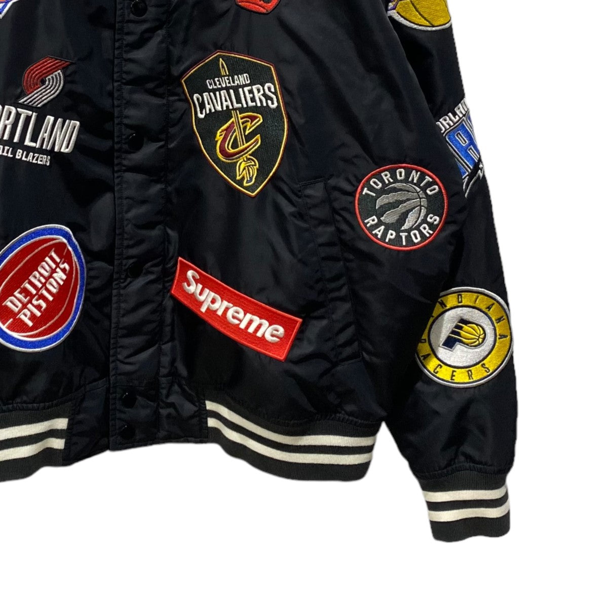 Supreme×NIKE NBA Teams Warm-Up JacketスタジャンAO3631-010 AO3631-010 ブラック サイズ  M｜【公式】カインドオルオンライン ブランド古着・中古通販【kindal】