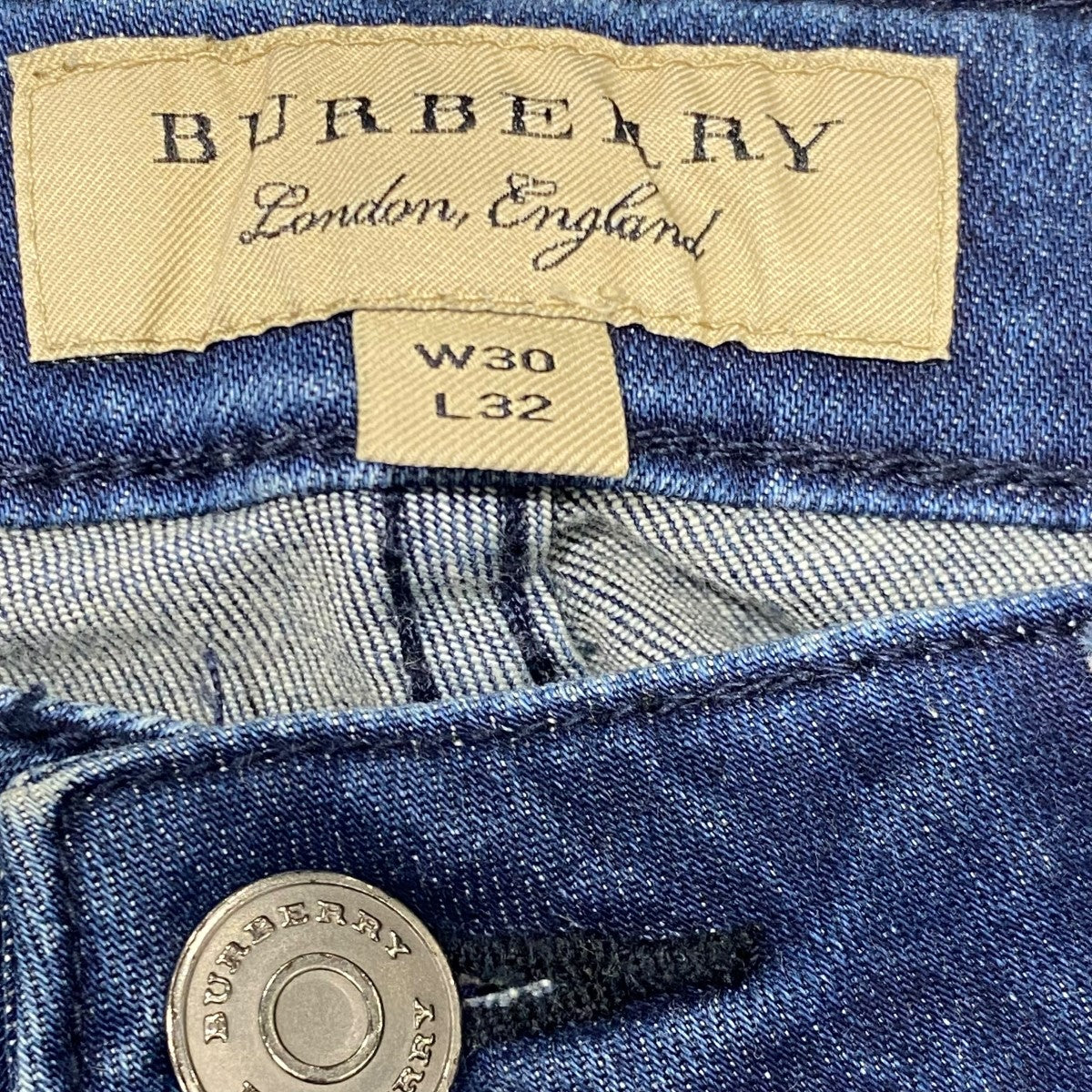 BURBERRY 古着・中古 バーバリーのストレッチデニムパンツです。