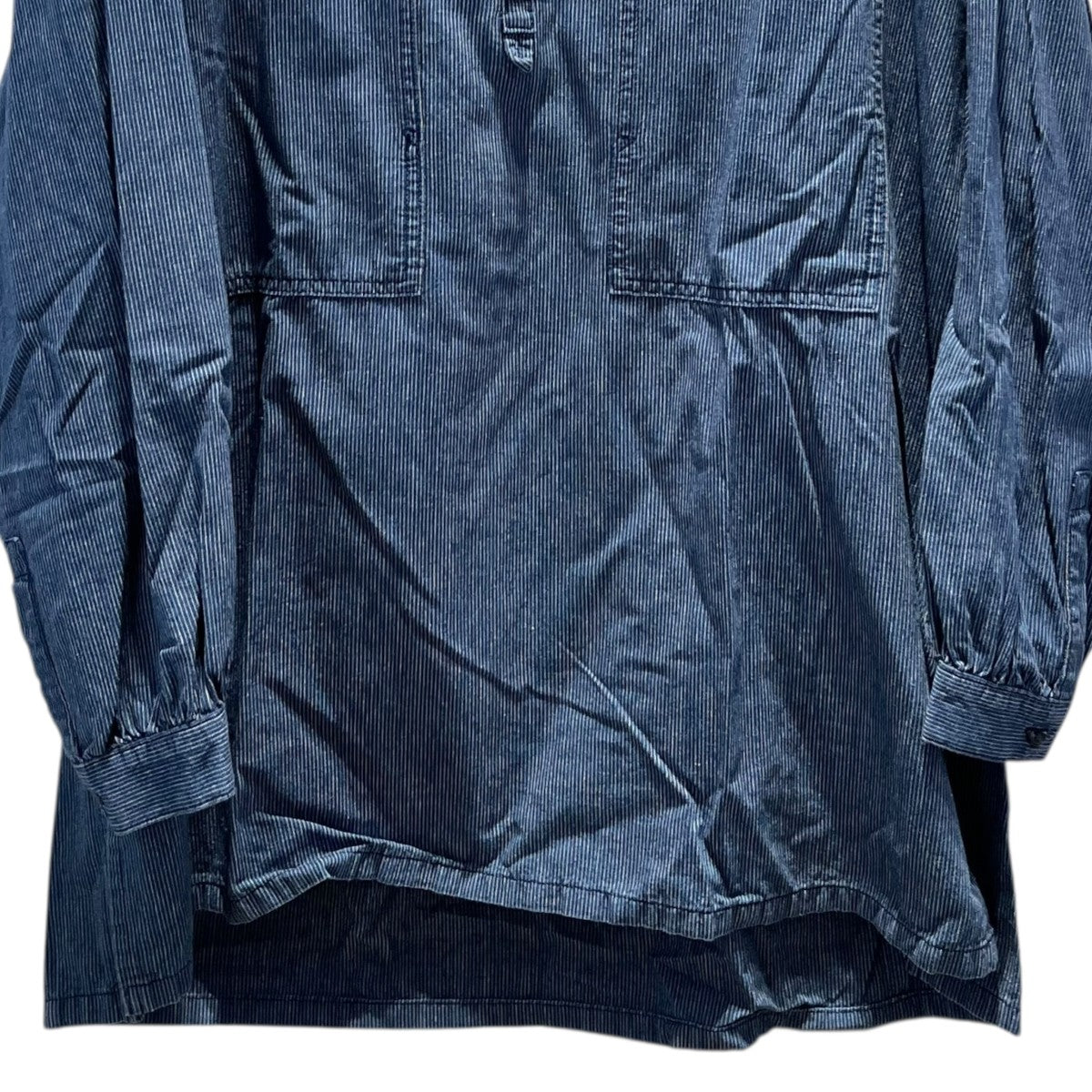 プルオーバーシャツ