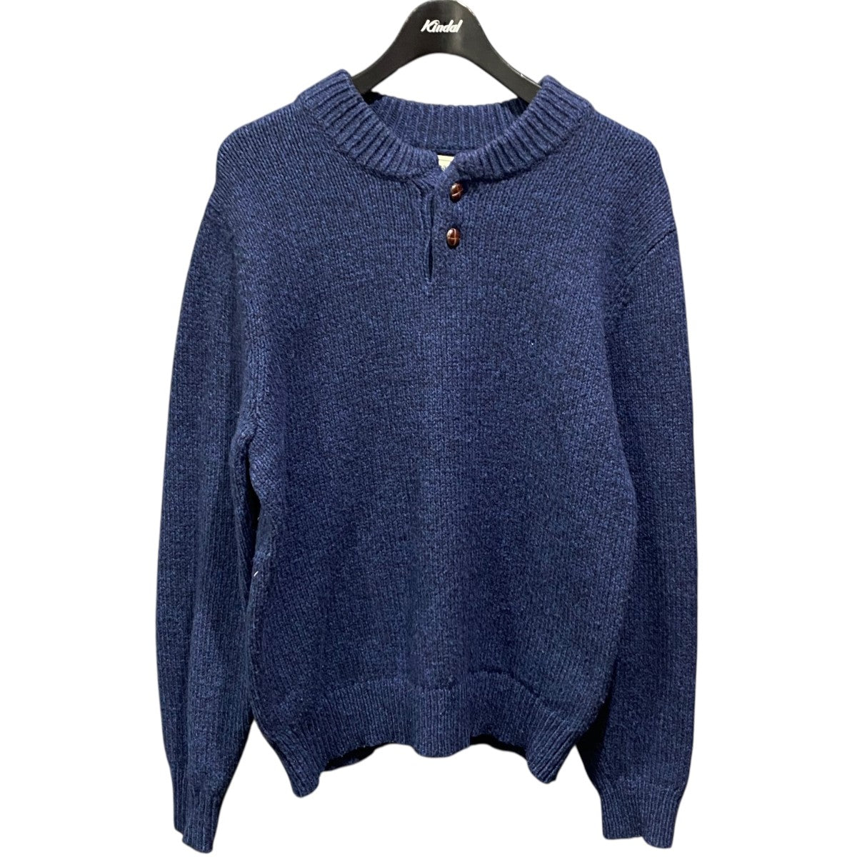 クルミボタンクルーネックニット