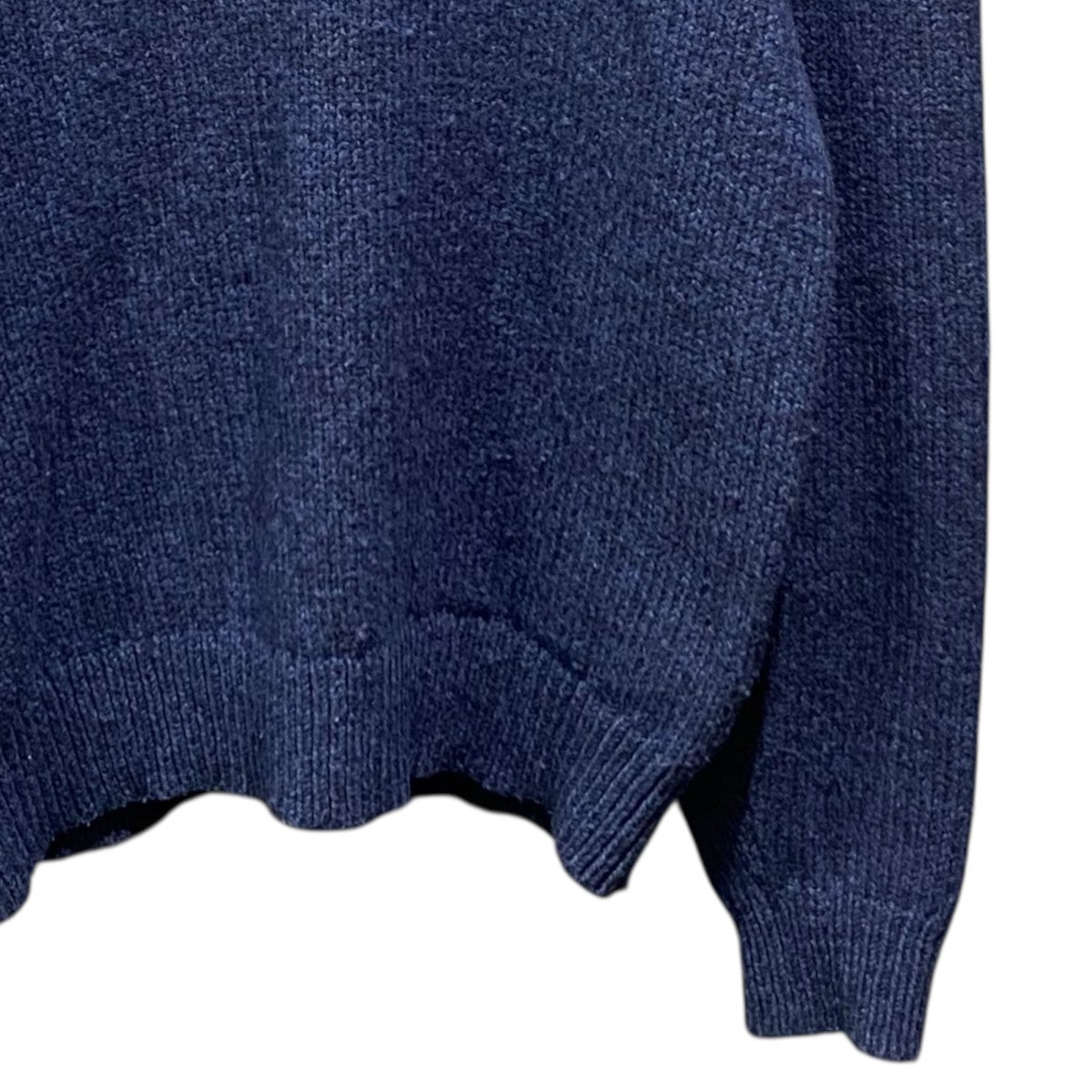 クルミボタンクルーネックニット