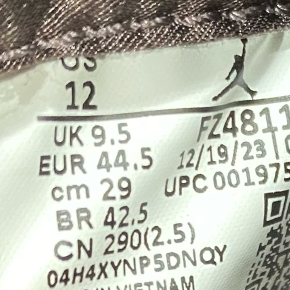Air Jordan 3 Retro OG SPスニーカーFZ4811-001