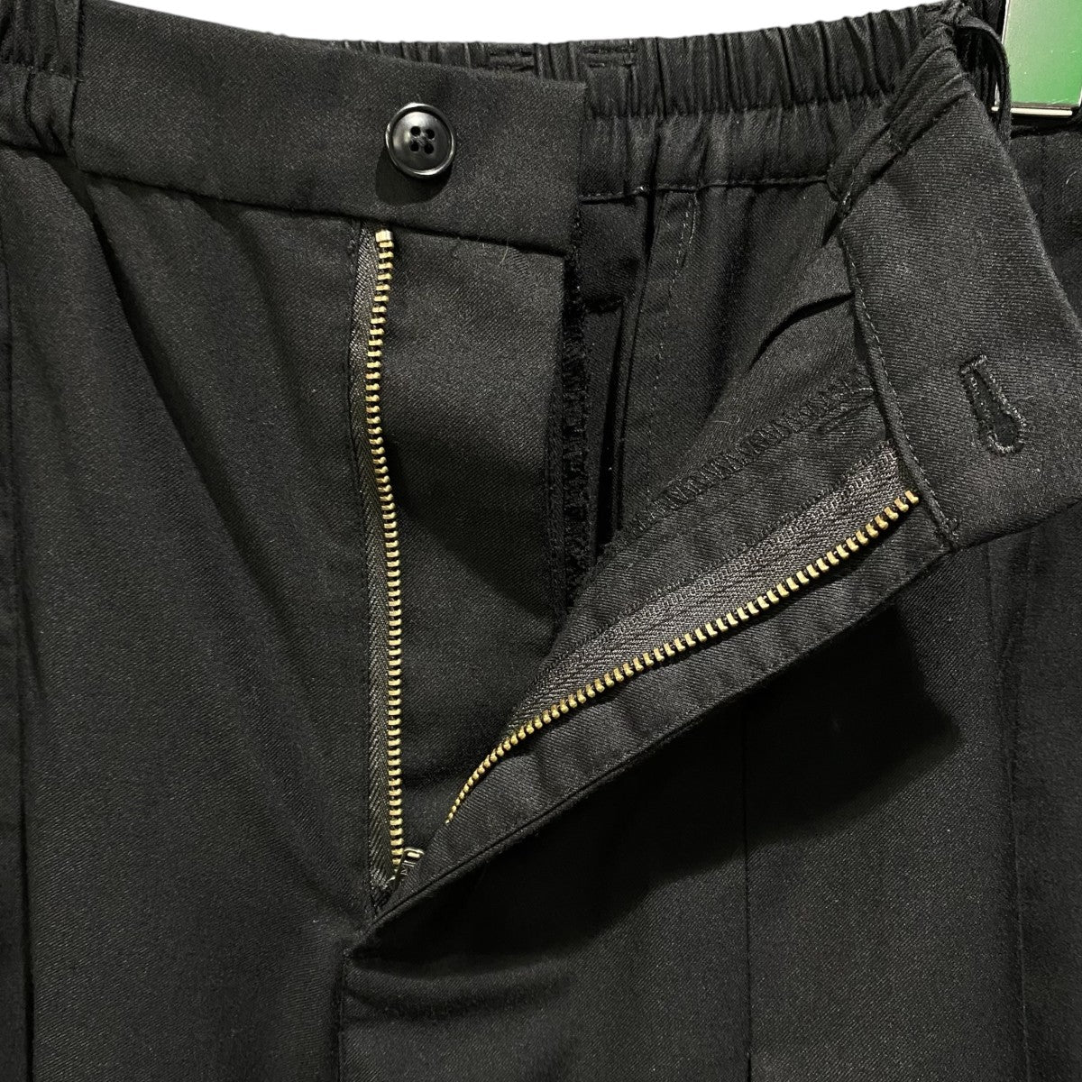 wavy hem pleats shortsN24-031-BLK