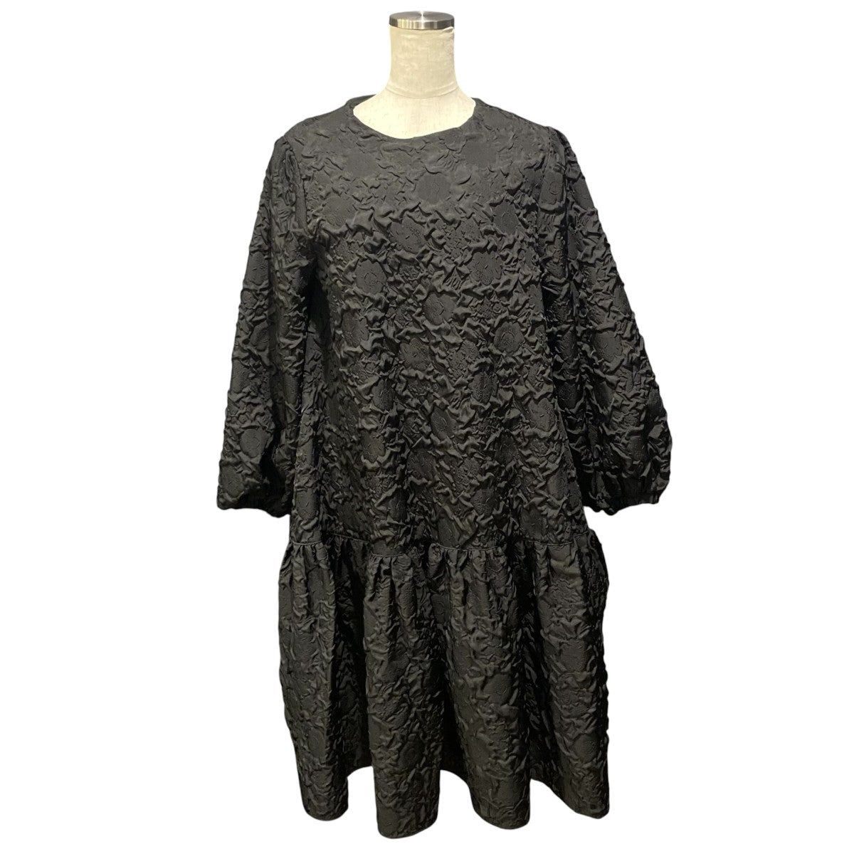 フラワーエンボスワンピース230219m