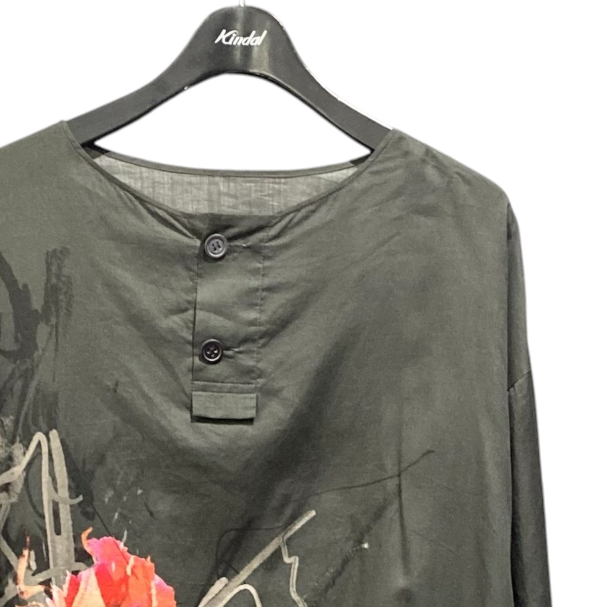 26SSLAWN BUT IT’S BORING PRINT HENLEY NECK BLOUSEYK-B01-520