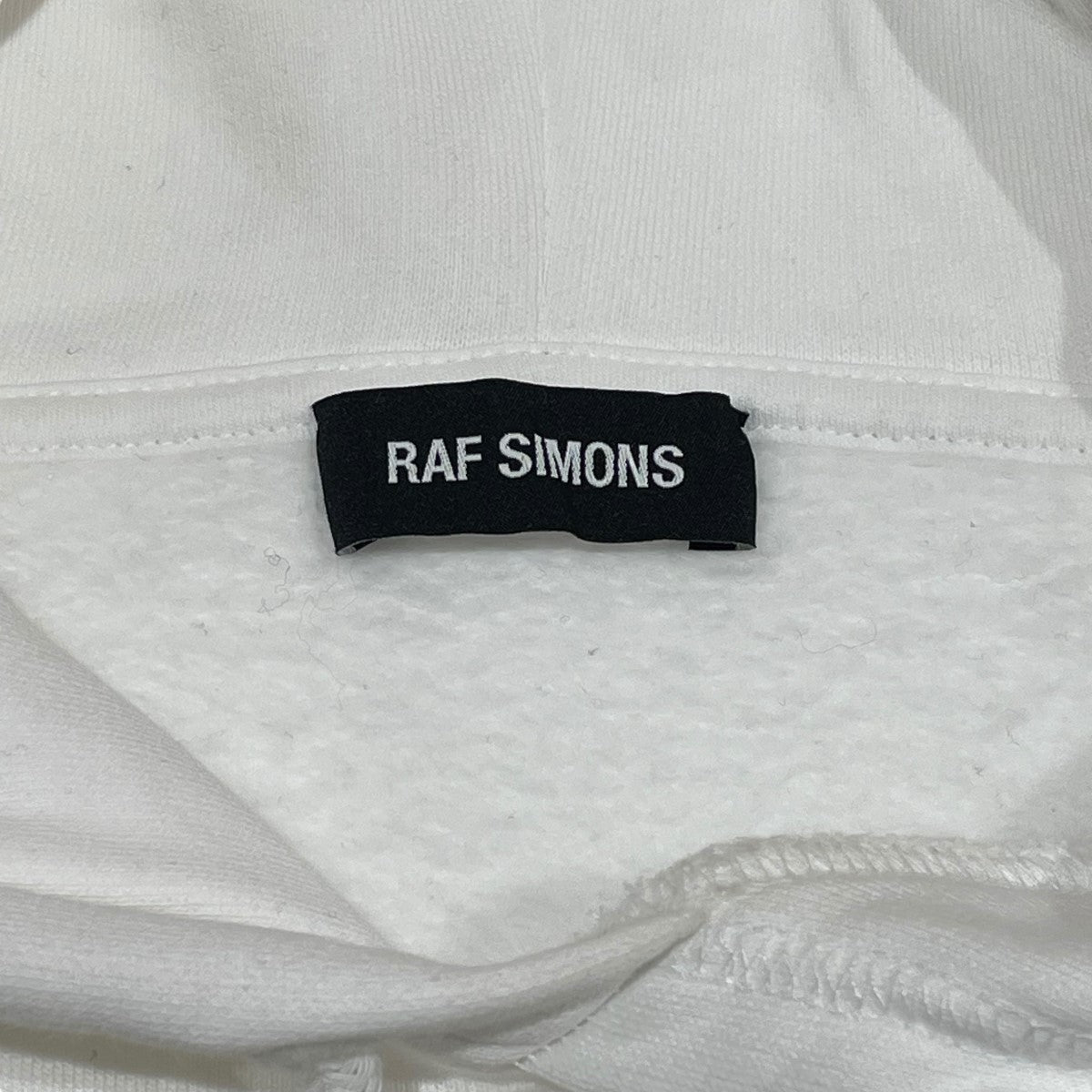 ラフシモンズの21AW Regular fit hoodie Ataraxia バックプリントパーカー 19004-0014です。 RAF SIMONS トップス 古着・中古アイテム