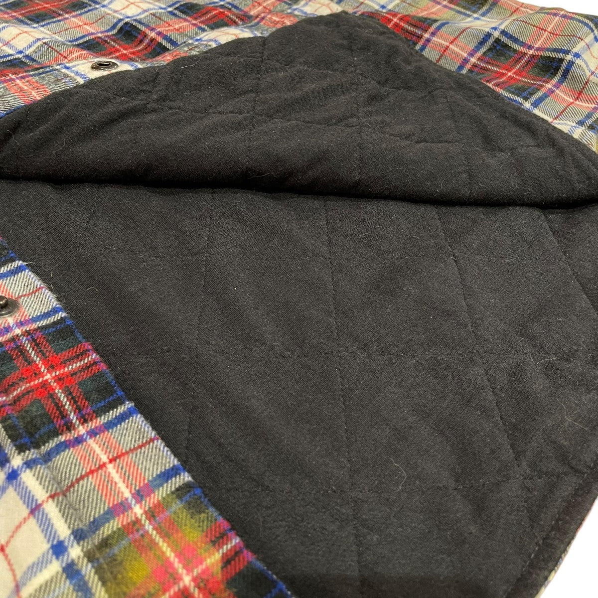 バレンシアガの23SS BLEACHED PLAID HOODED SHIRT シャツジャケット 699223です。 BALENCIAGA 古着・中古 アウター アイテム