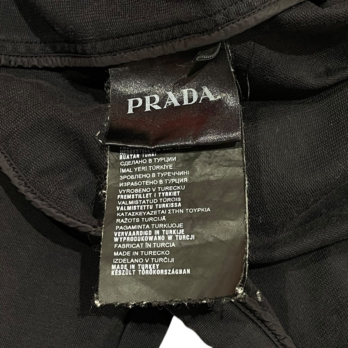 PRADA 古着・中古 プラダのジップパーカーです。