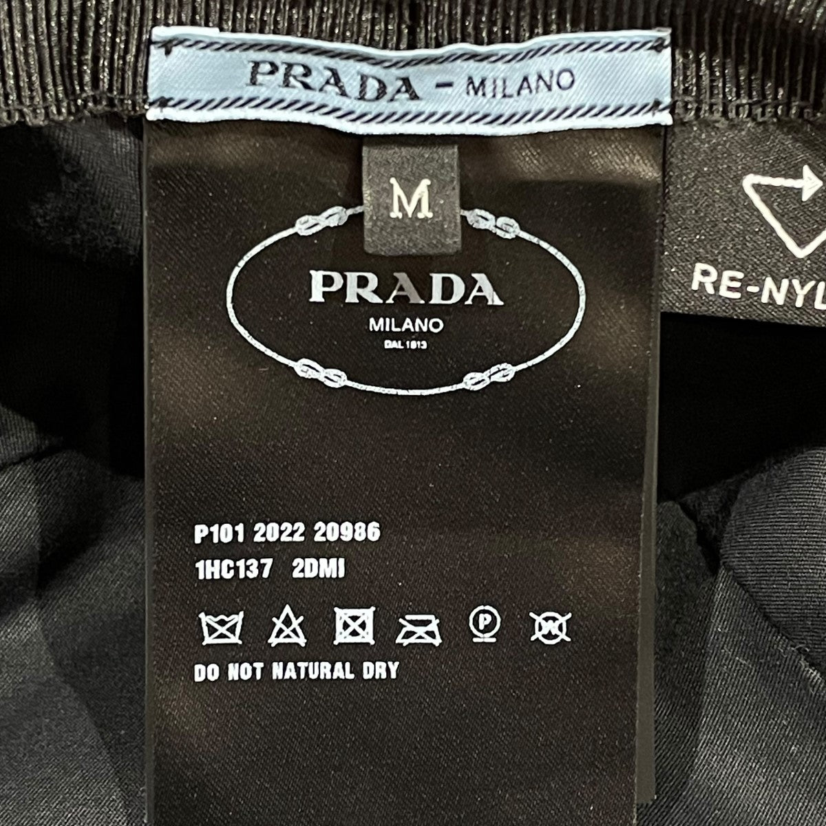 PRADA 古着・中古 プラダのバケットハット 1HC137です。