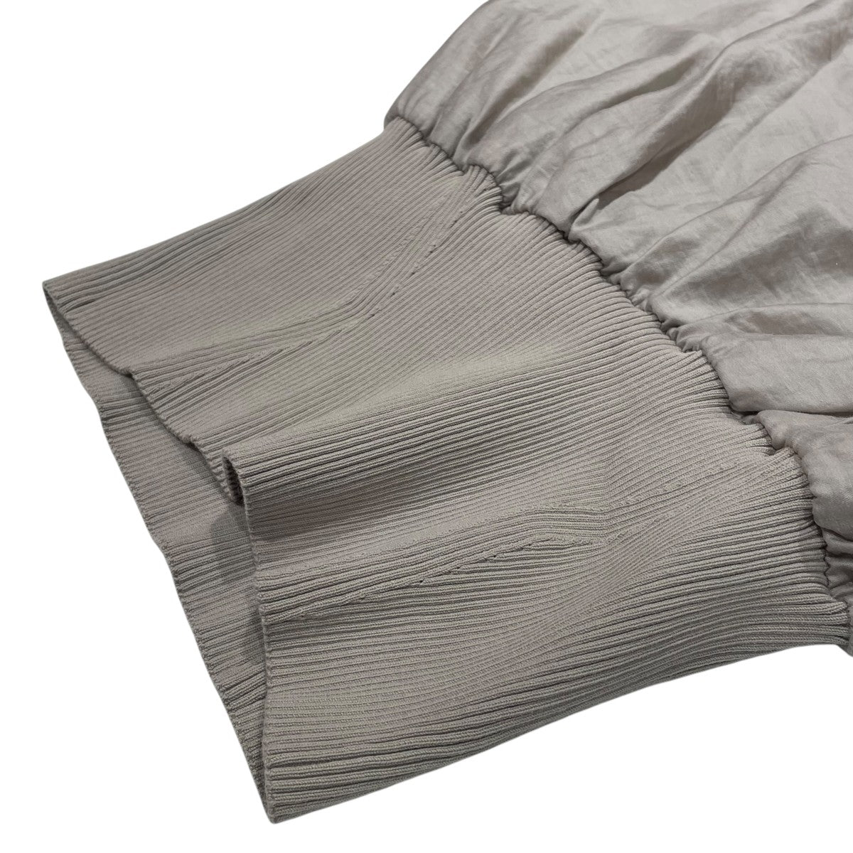 フレイアイディー FRAY ID 24SS ドレープノットウエストリブプルオーバー FWNT241129 ベージュ サイズ：ONE SIZE FRAY I.D (セール30%OFF) / フレイアイディー ドレープノット