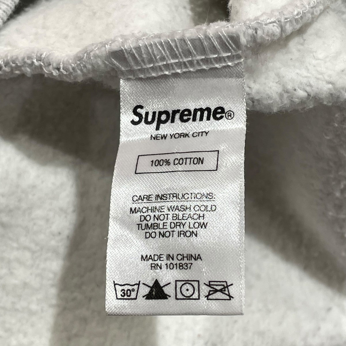 プルオーバーパーカー