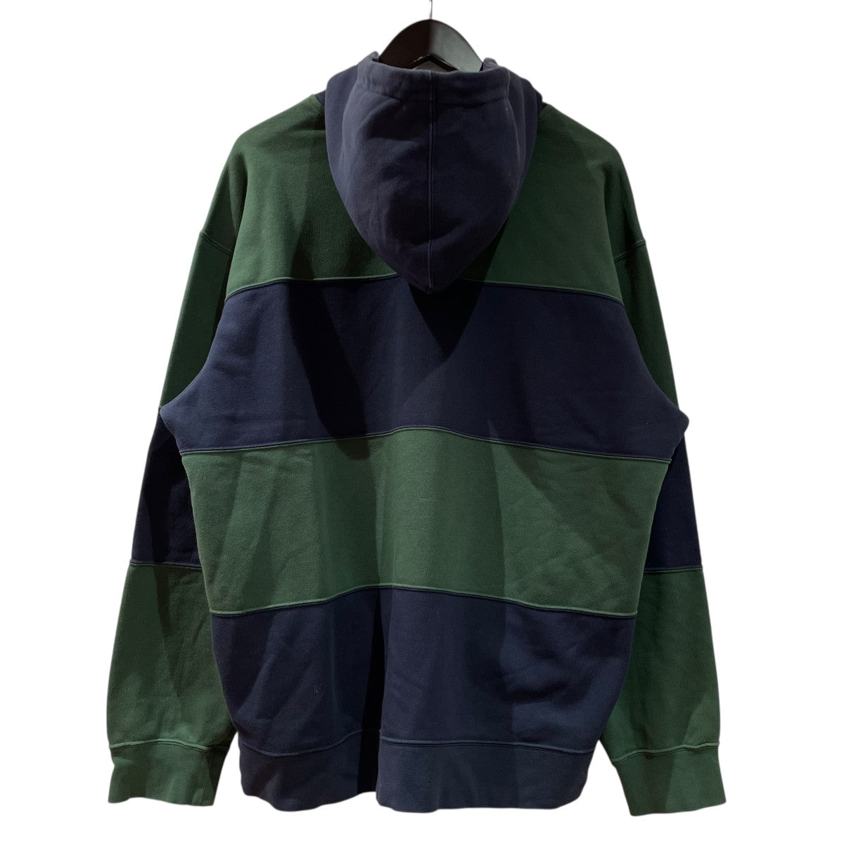 プルオーバーパーカー