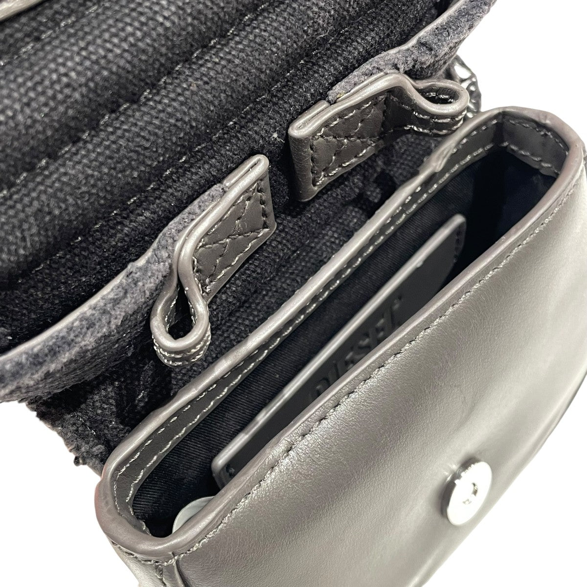 DIESEL(ディーゼル) 1DR XSショルダーバッグX08709 X08709 グレー DIESEL(ディーゼル) 1DR XSショルダーバッグX08709 X08709 グレー