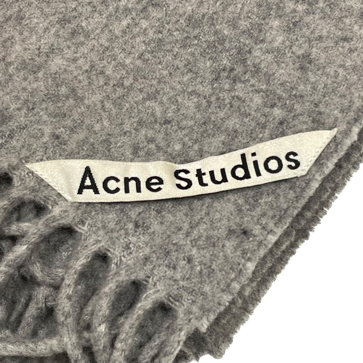 ACNE STUDIOS(アクネストゥディオズ) マフラー グレー｜【公式