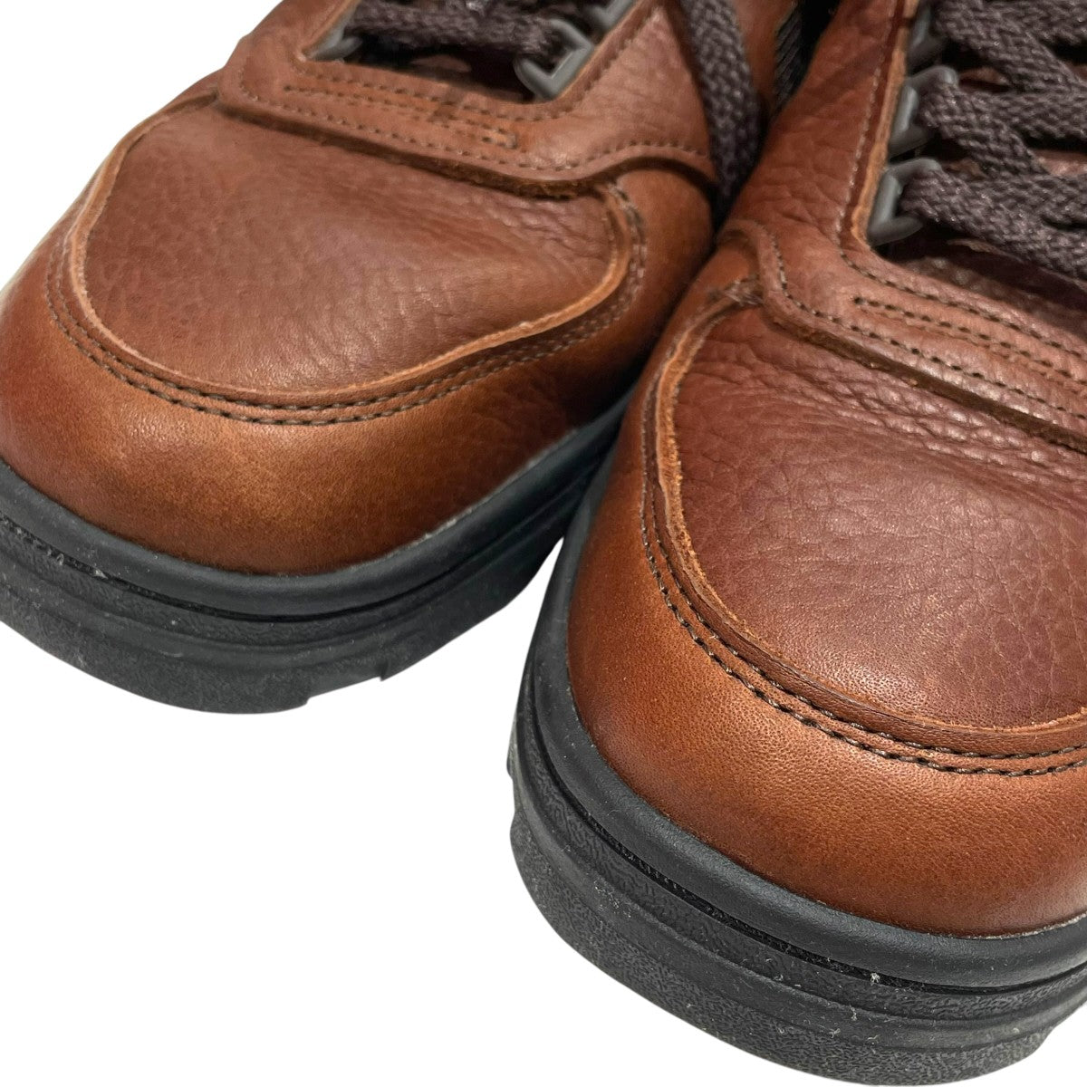 ローカットスニーカーUADWBRN