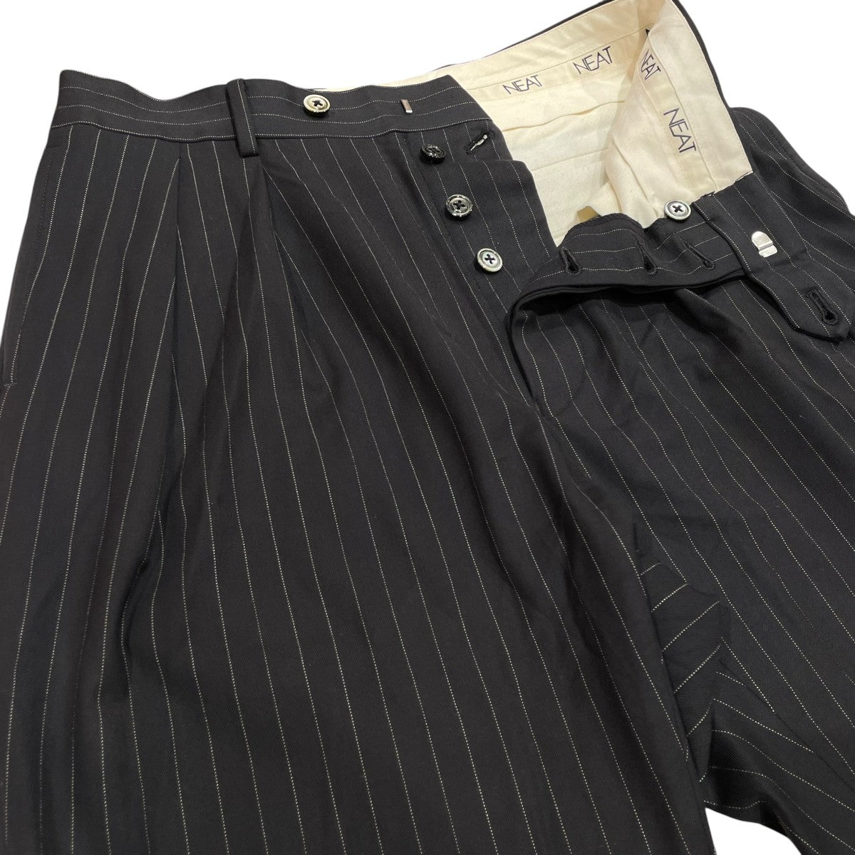 NEAT 140’s Wool Stretch Pinstripe Standardスラックス 古着・中古-3枚目のアイテム画像