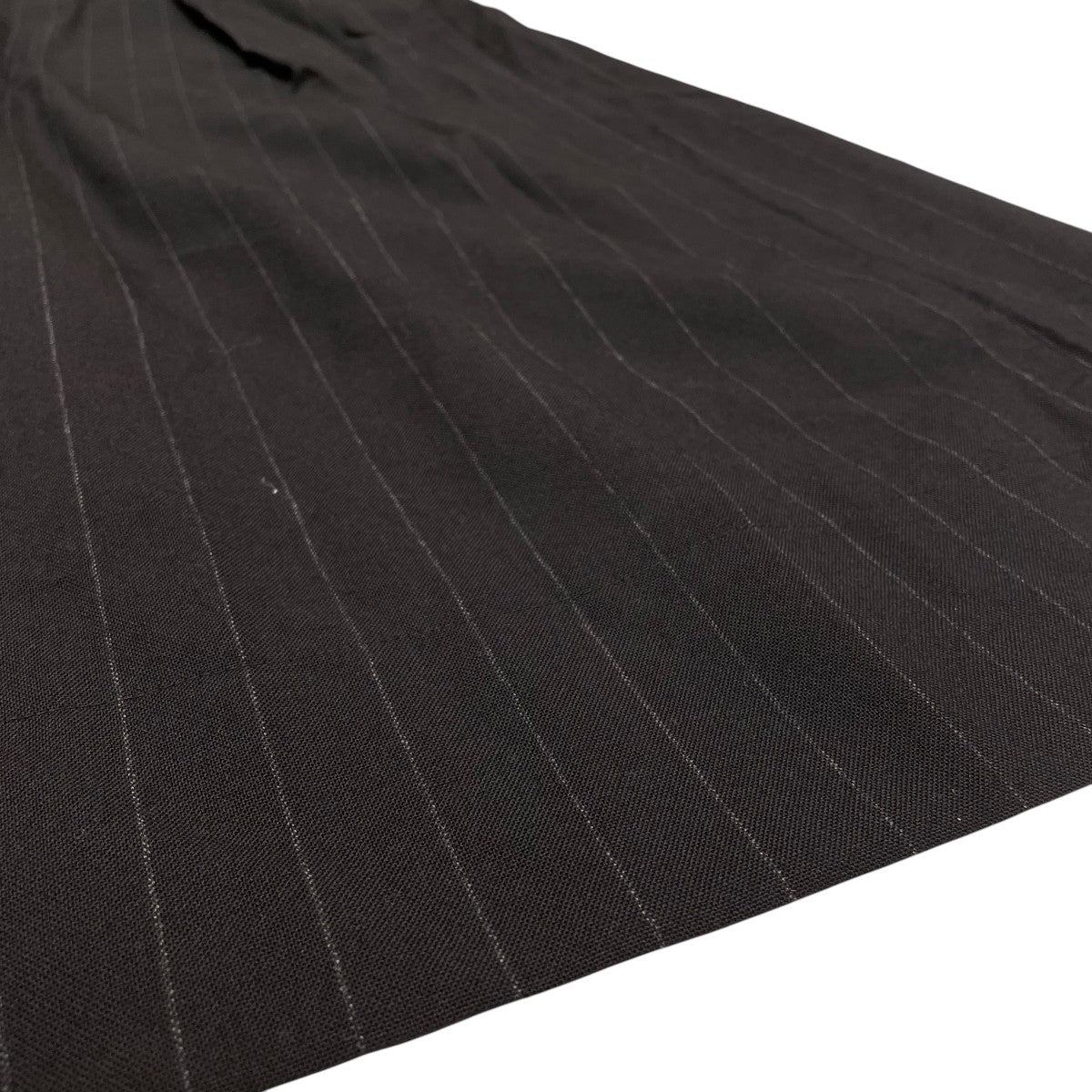 Asymmetric Tucked Flare Trousersスラックス125640012