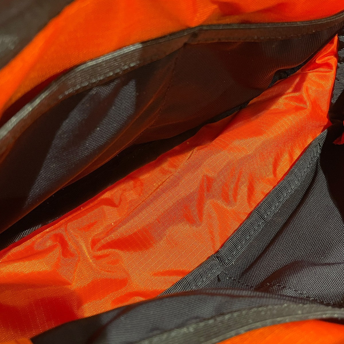 Day Sling 3 X-Pacショルダーバッグ