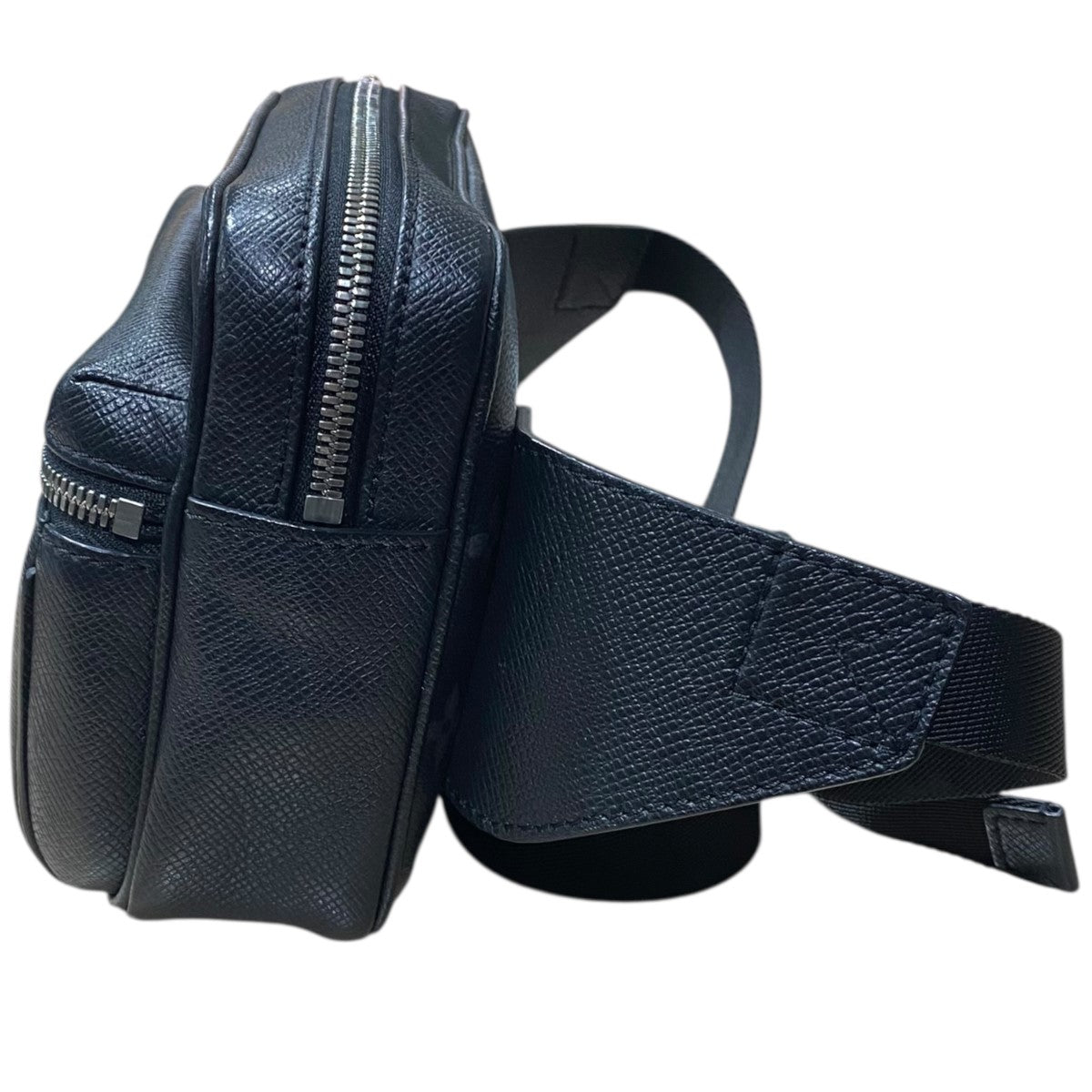 LOUIS VUITTON タイガ エクリプス バムバッグ アウトドアボディバッグM30245 古着・中古-3枚目のアイテム画像