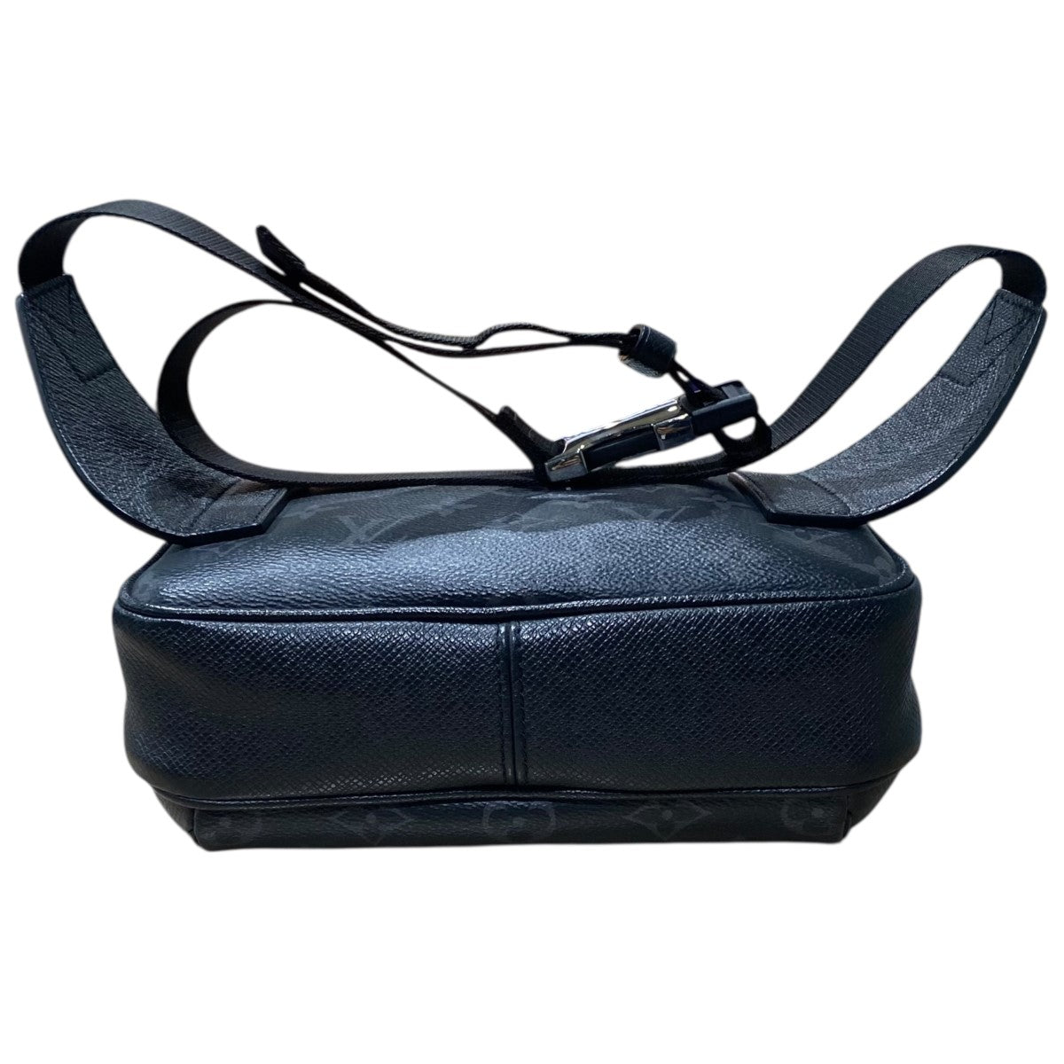 LOUIS VUITTON タイガ エクリプス バムバッグ アウトドアボディバッグM30245 古着・中古-4枚目のアイテム画像