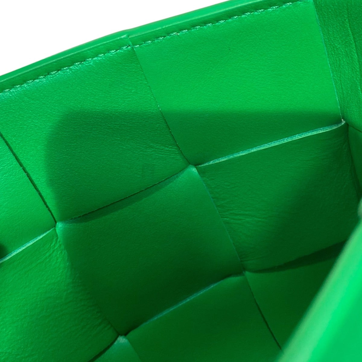 【やや使用感あり】 Bottega Veneta ボッテガ・ヴェネタ イントレチャート レザー ショルダーバッグ ライムグリーン BOTTEGA VENETA(ボッテガヴェネタ) イントレチャート カセット