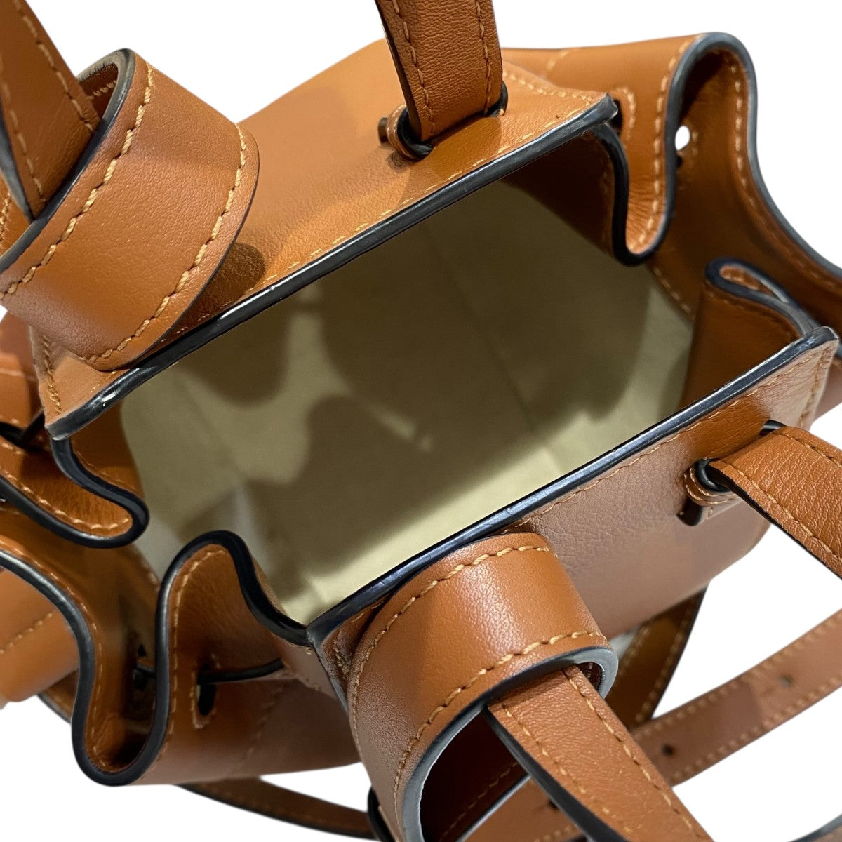 LOEWE(ロエベ) ハンモックドローストリングバッグミニ 652224