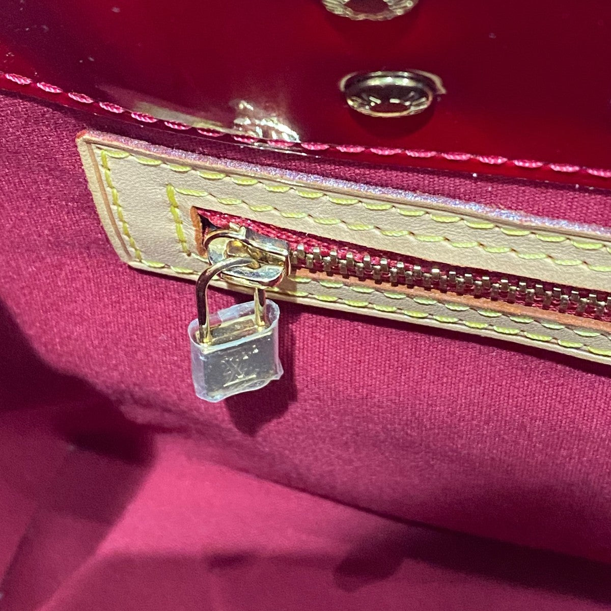 ハンドバッグ ヴェルニ リードPMM91990