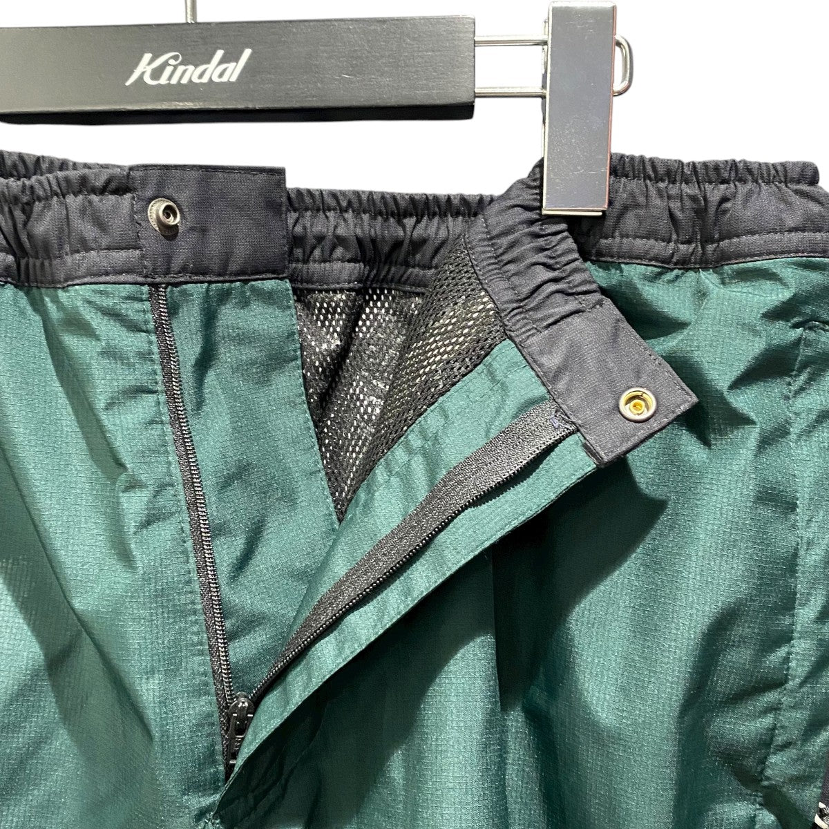 ナイロンパンツ