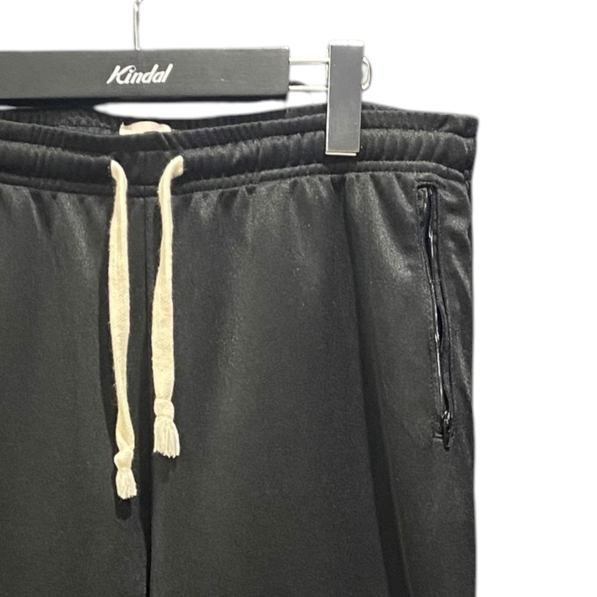 トラックパンツ