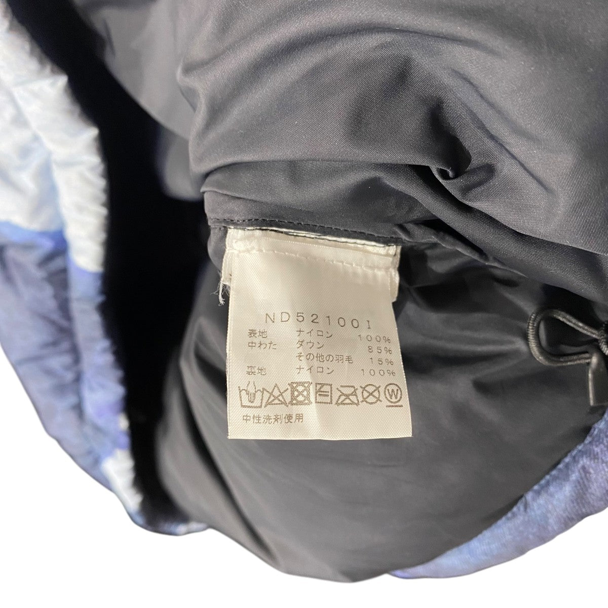 ダウンジャケットND521001 Bleached Denim Print Nuptse Jacket