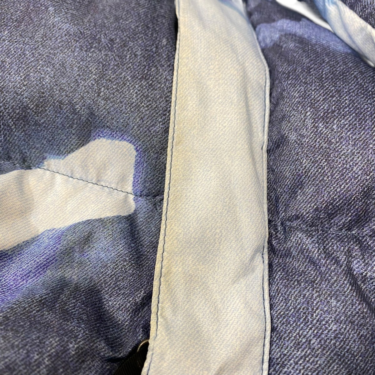 ダウンジャケットND521001 Bleached Denim Print Nuptse Jacket