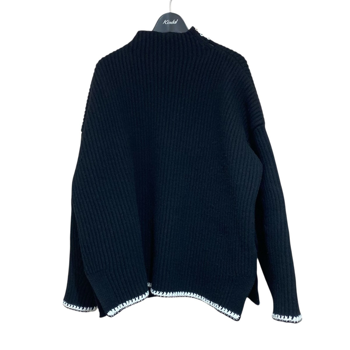 バックロゴハイネックニットOWHF054F24KNI001