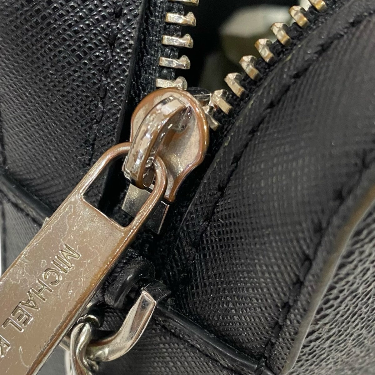 マイケルコース ショルダーバッグ グレー 32S7SAFC3L タグ付 レザー 中古 MICHAEL KORS 肩掛け ショルダーウォレット ファスナー シンプル ロゴ 革 灰色 女性 レディース 通勤 通学 薄い コンパクト 小さい MICHAEL KORS（マイケルコース） 【未使用美品】MICHAEL KORS