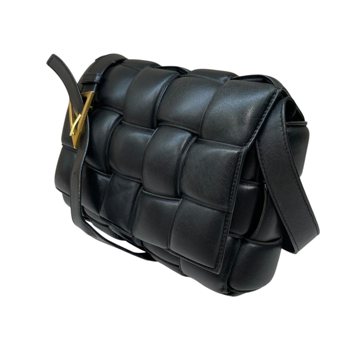BOTTEGA VENETA マキシイントレチャート パデットカセット ショルダーバッグ 古着・中古-1枚目のアイテム画像