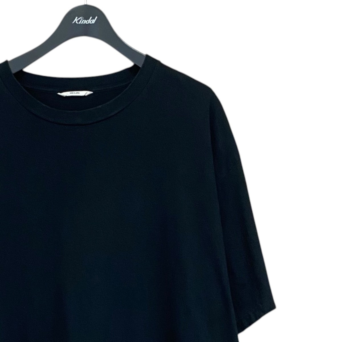 クールネックTシャツ