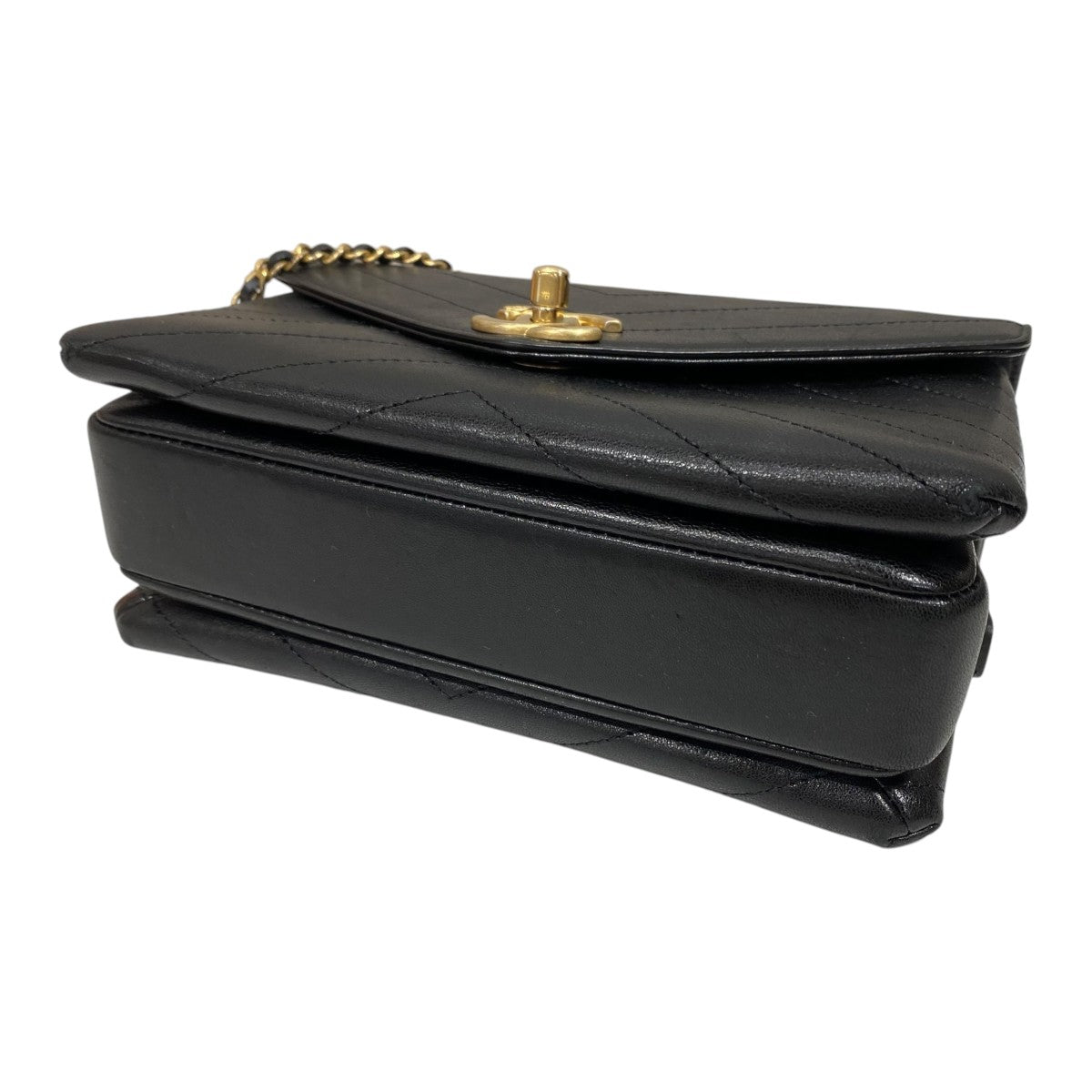 CHANEL(シャネル) シェブロンVステッチチェーンショルダーバッグ 2590