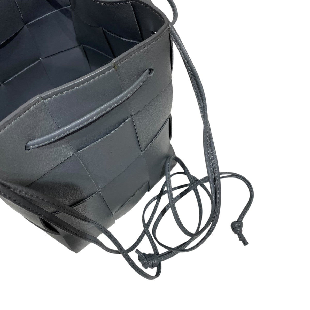 BOTTEGA VENETA SMALL CASSETTE Bucket Bag 古着・中古-3枚目のアイテム画像