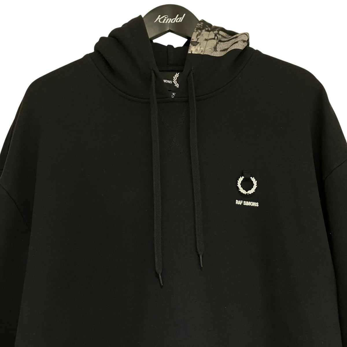 RAF SIMONS×FRED PERRY 「PRINTED HOODED SWEAT」スウェットパーカーSM7067 古着・中古-2枚目のアイテム画像