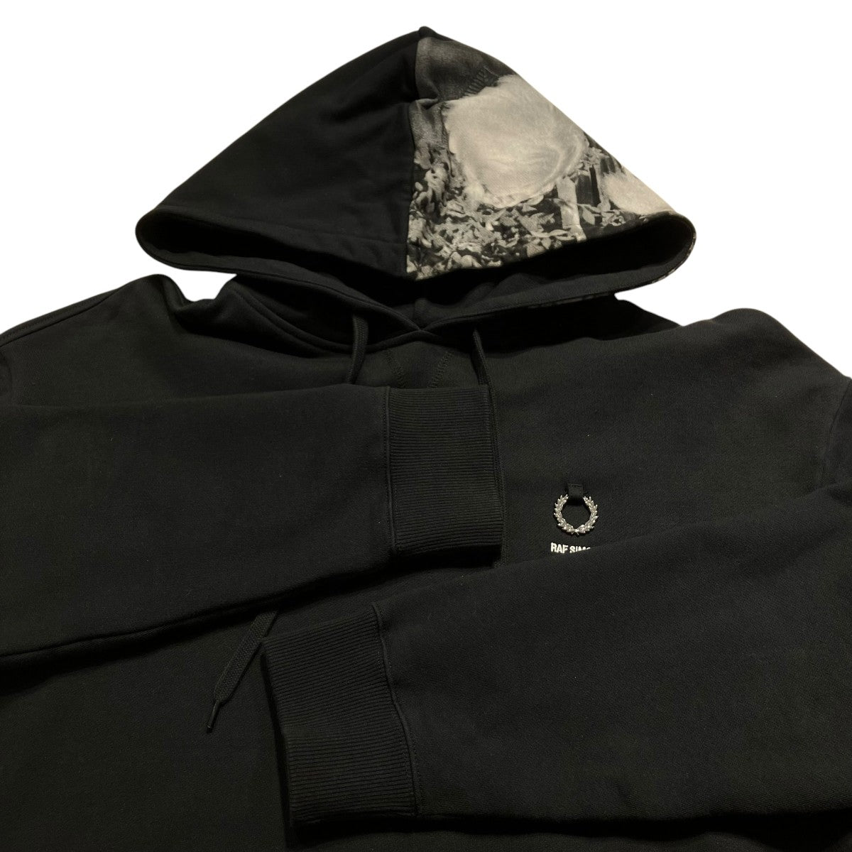 「PRINTED HOODED SWEAT」スウェットパーカーSM7067