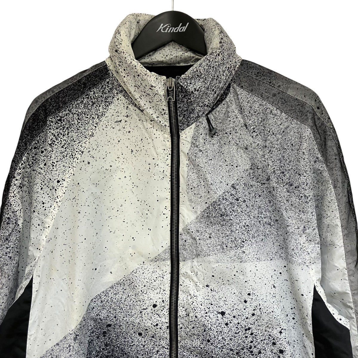 BALENCIAGA(バレンシアガ) 「スプレー柄」ナイロンジャケット372234